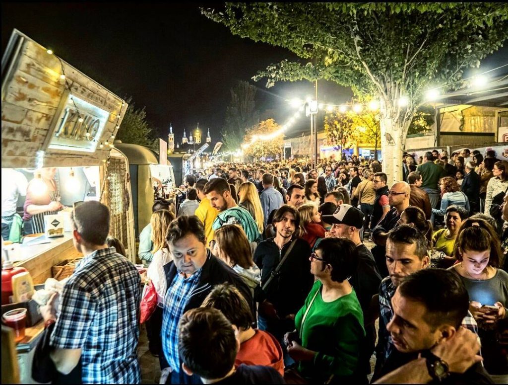 III Festival de Food Trucks - Foto de @foodtruckszgz de anteriores ediciones del Ebro Food, el Festival de Food Trucks