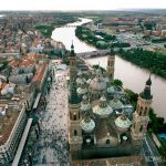 Vista aérea de la Plaza del Pilar de Zaragoza y el río Ebro, iconos de Zaragoza Fieles siempre a la ciudad