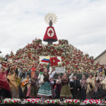 Ofrenda de Flores a la Virgen del Pilar - Foto de El Confidencial Autonómico con las jotas que se bailan y se canta en honor a la Virgen del Pilar de Zaragoza