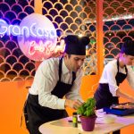 Déajte seducir por los dos actores del Microteatro Gourmet en la Gran Casa Cook School durante el verano de 2019