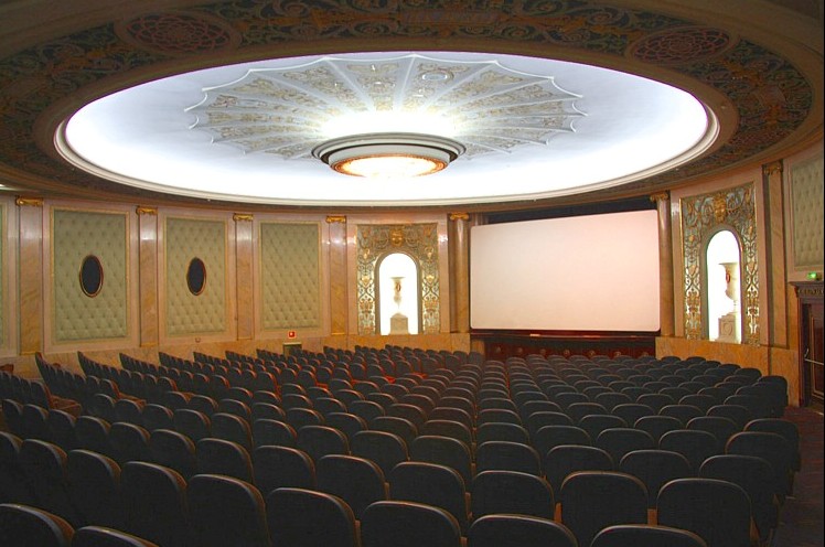 Interior del cinema elíseos manteniendo su estética original