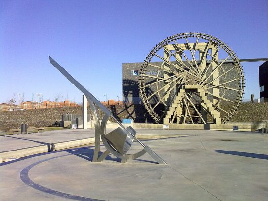 La noria de agua de Zaragoza y el reloj de sol