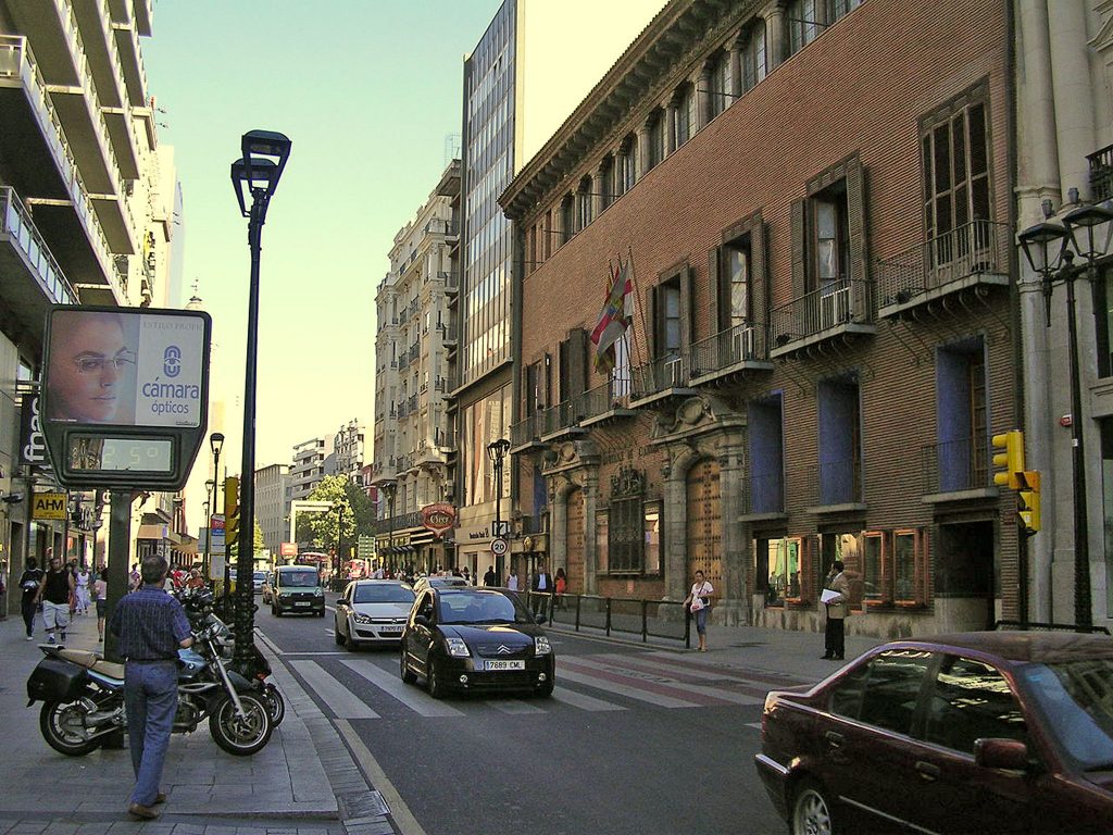 La calle Coso en el año 2007, cuando aún se podía ir en coche.