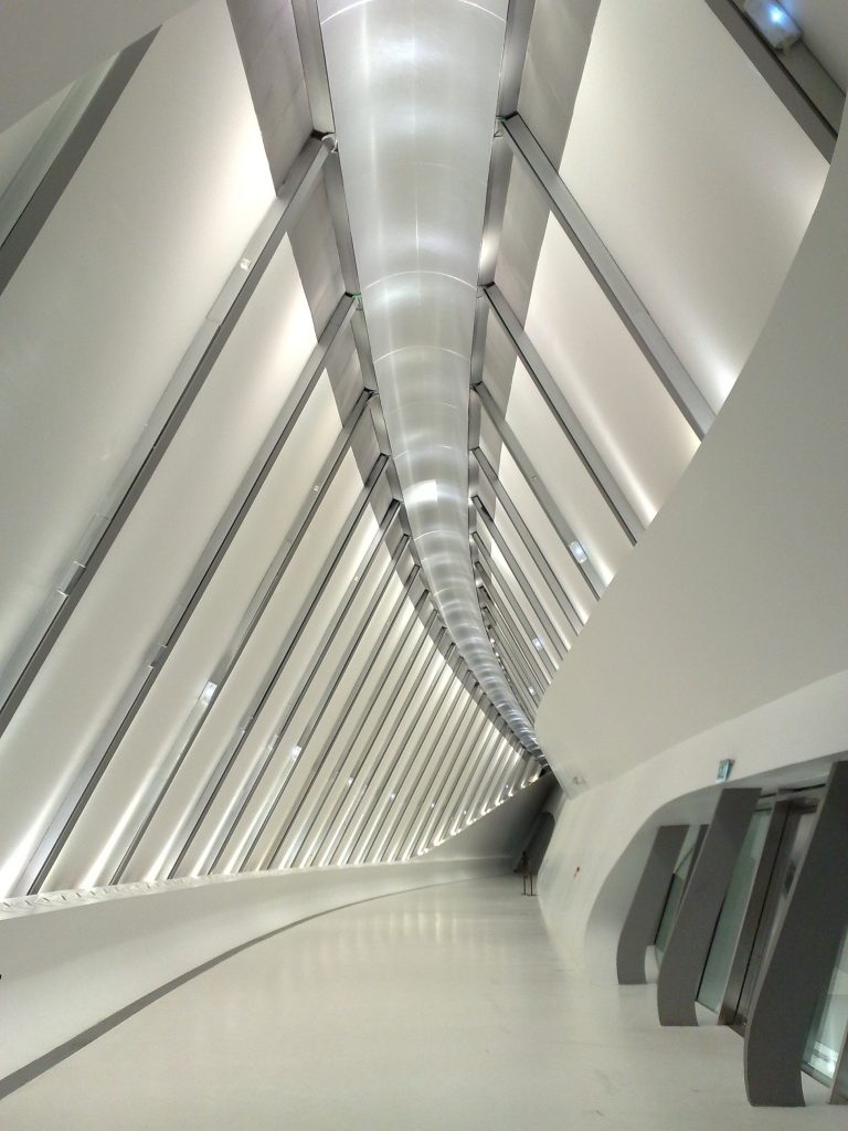 Foto del interior del pabellón Puente en la Expo de Zaragoza