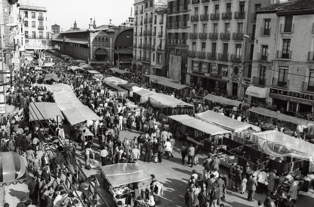 El rastro en la avenida César Augusto en el año 1985
